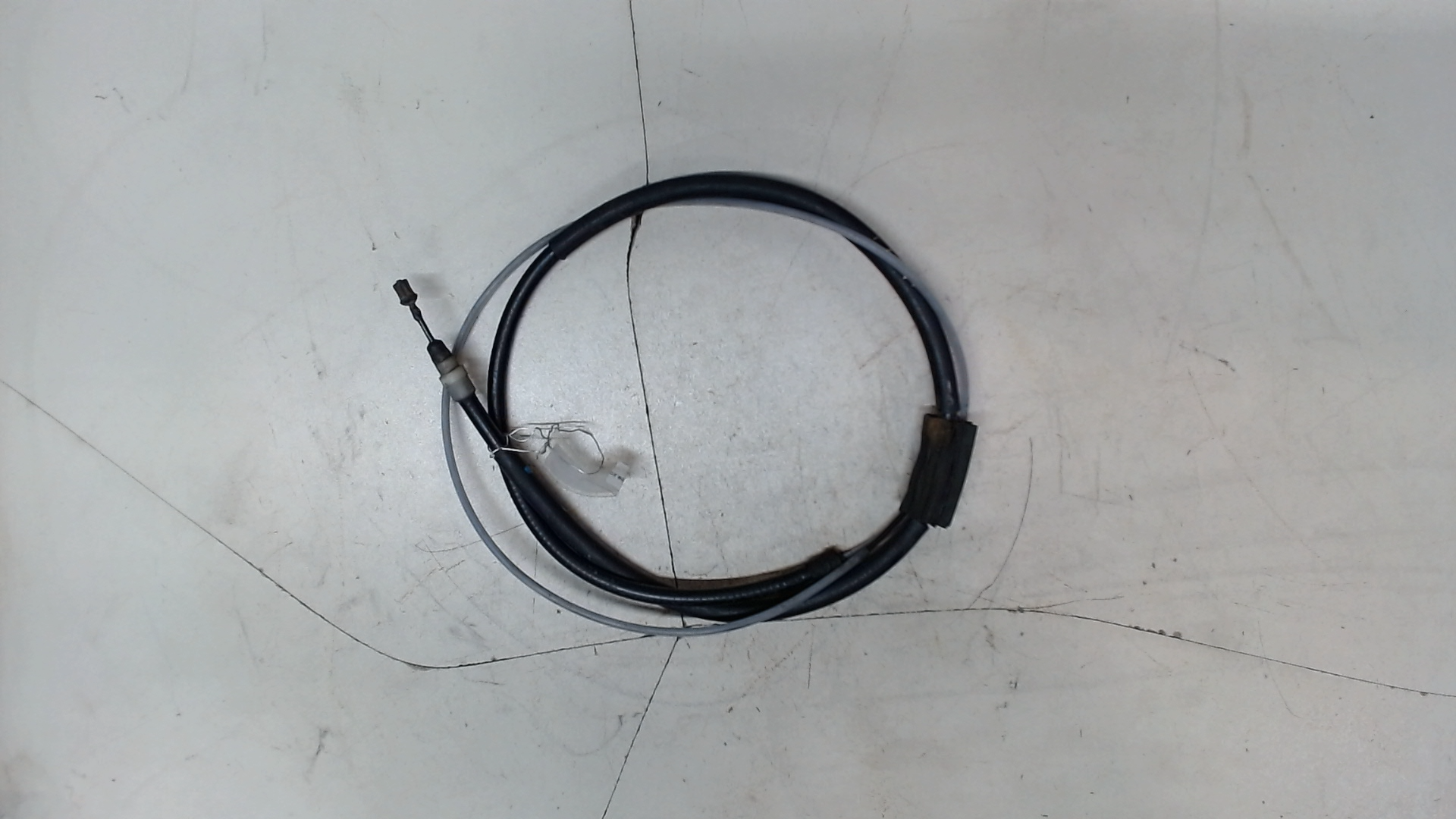 Трос стояночного тормоза