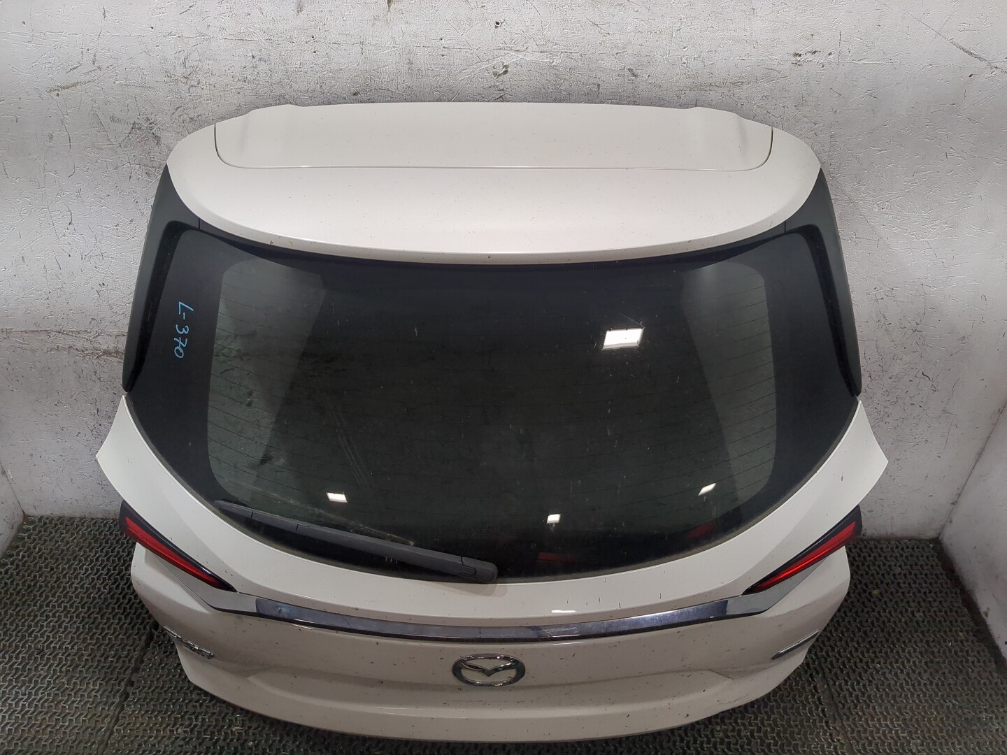 Дверь багажника