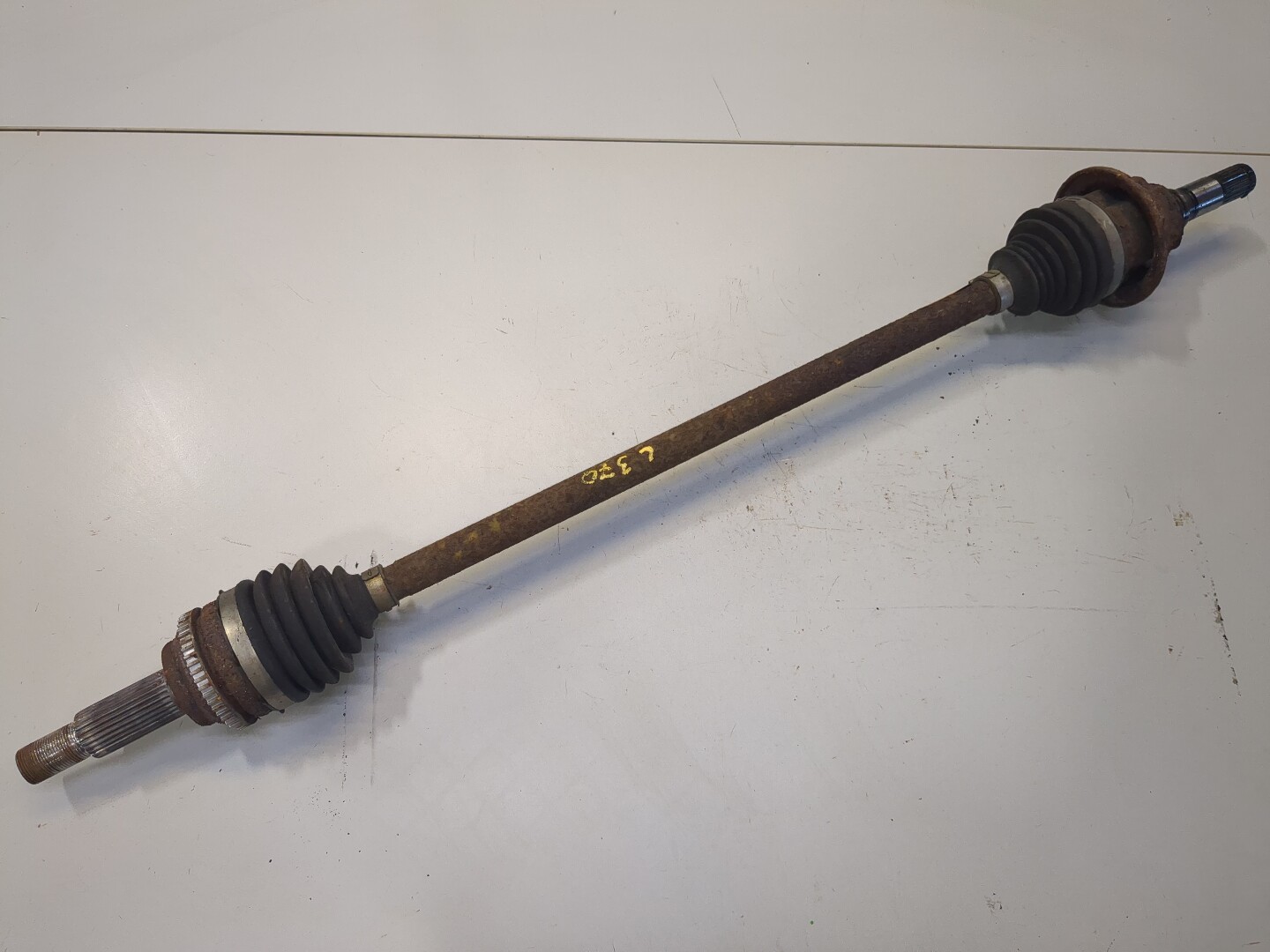 Полуось задняя левая