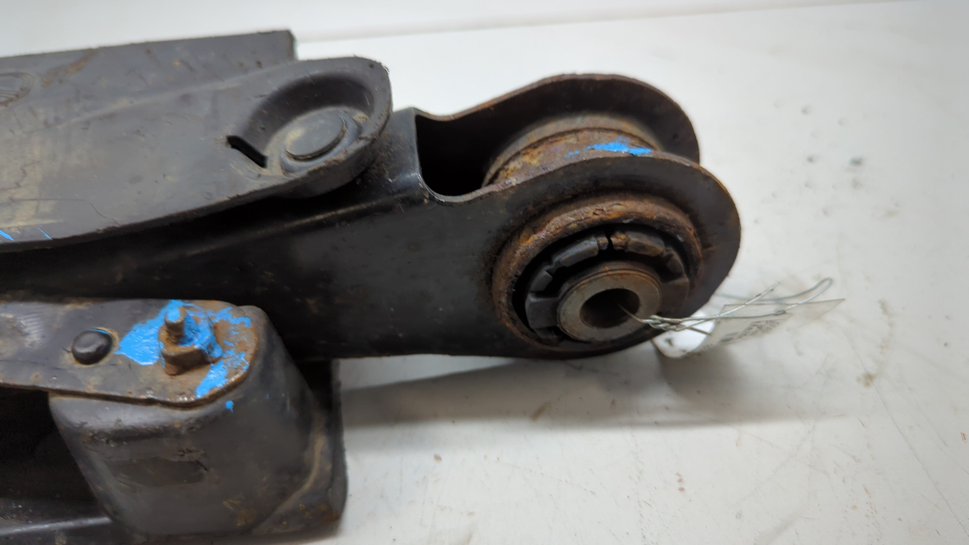 Рычаг задний левый