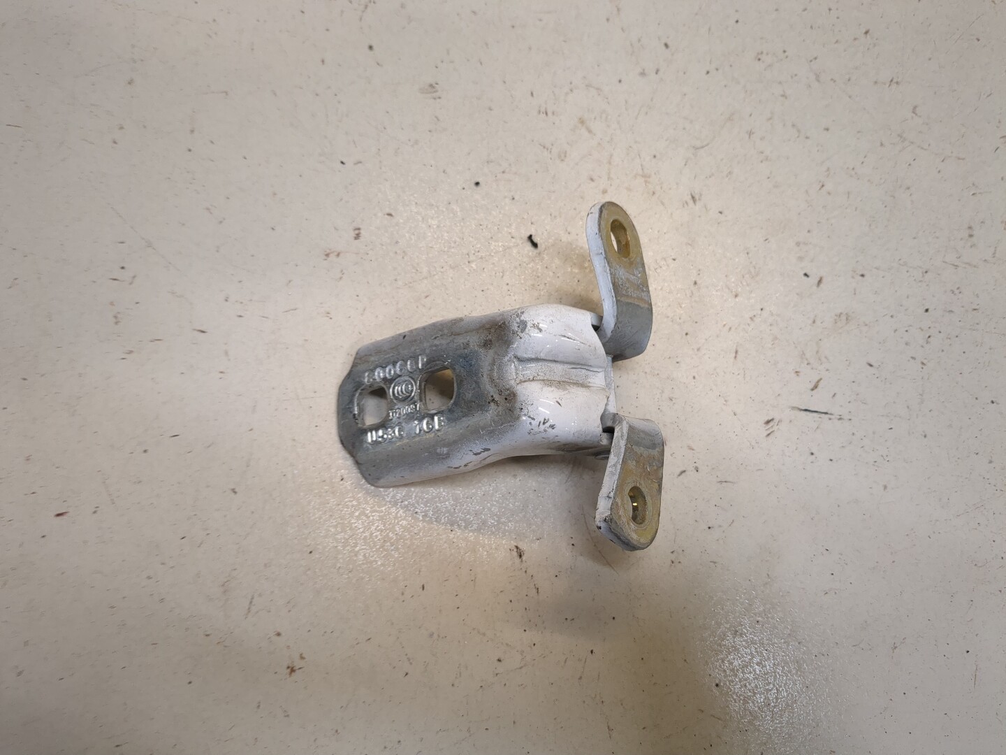 Петля двери