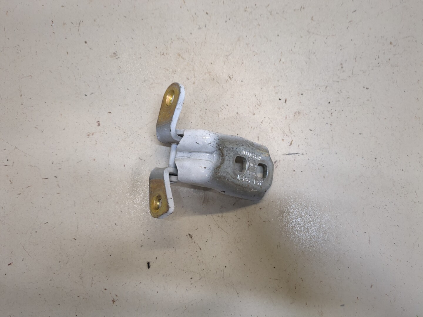 Петля двери