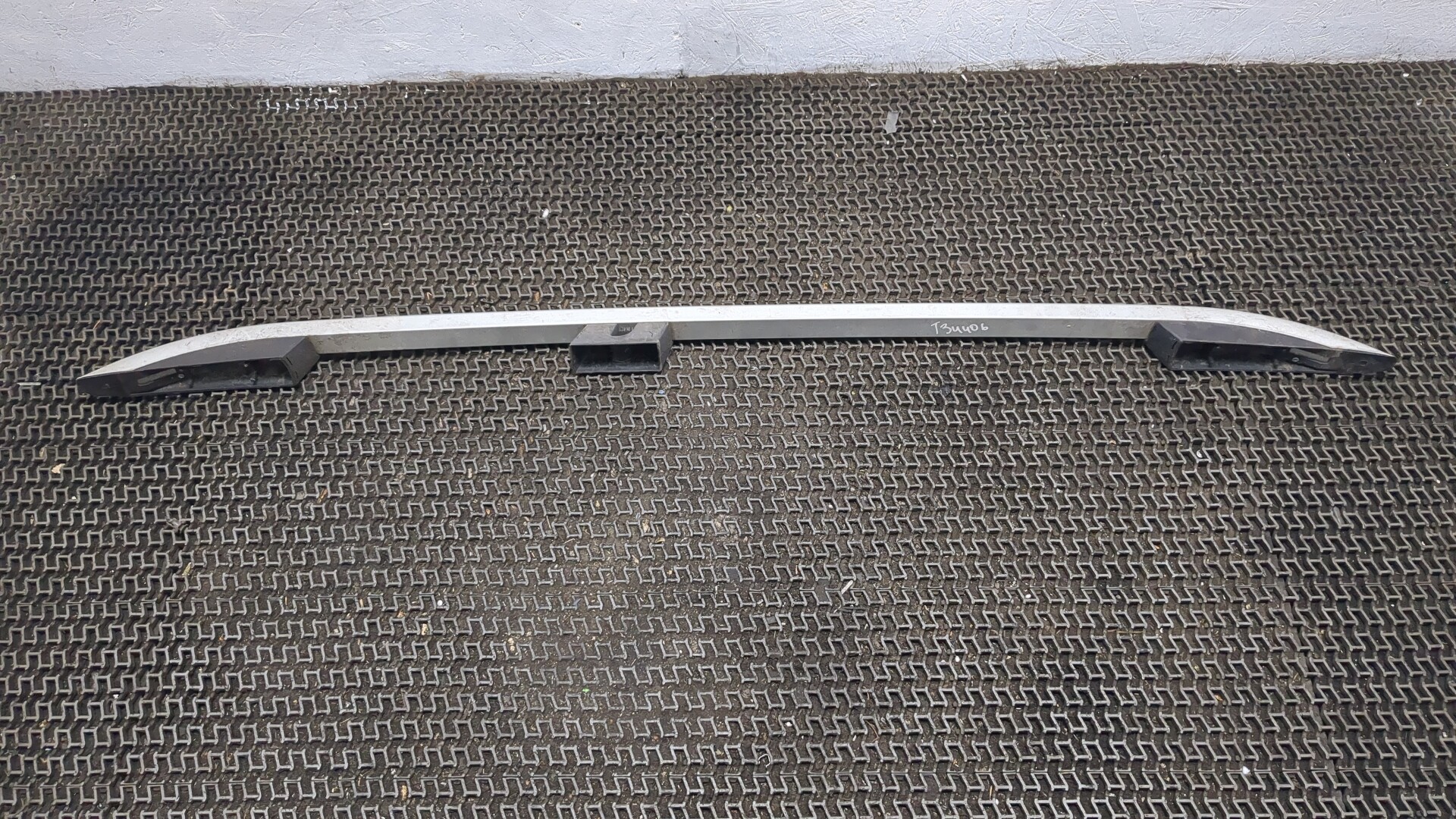 Рейлинг (релинг) левый (планка на крышу)