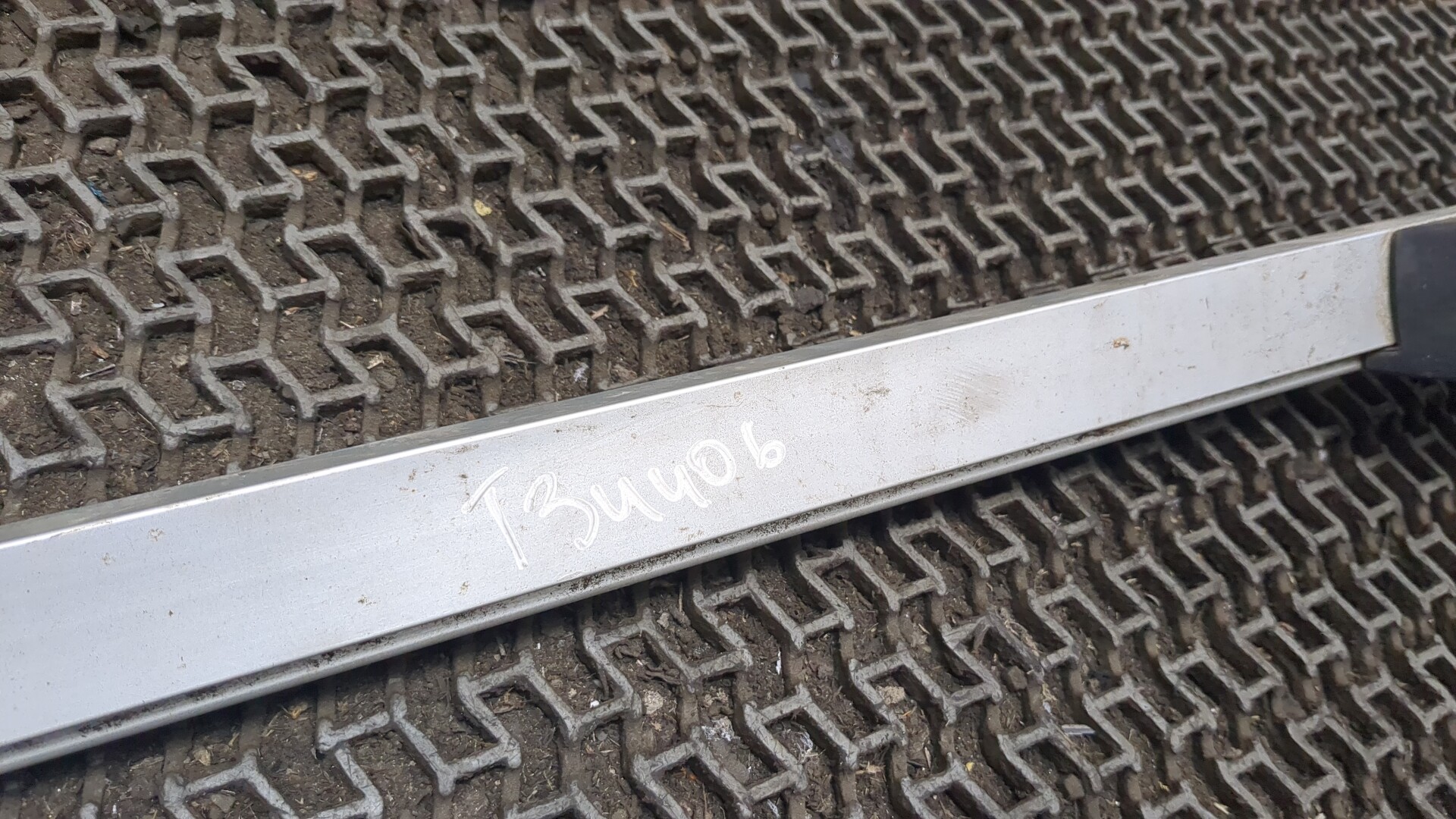 Рейлинг (релинг) левый (планка на крышу)