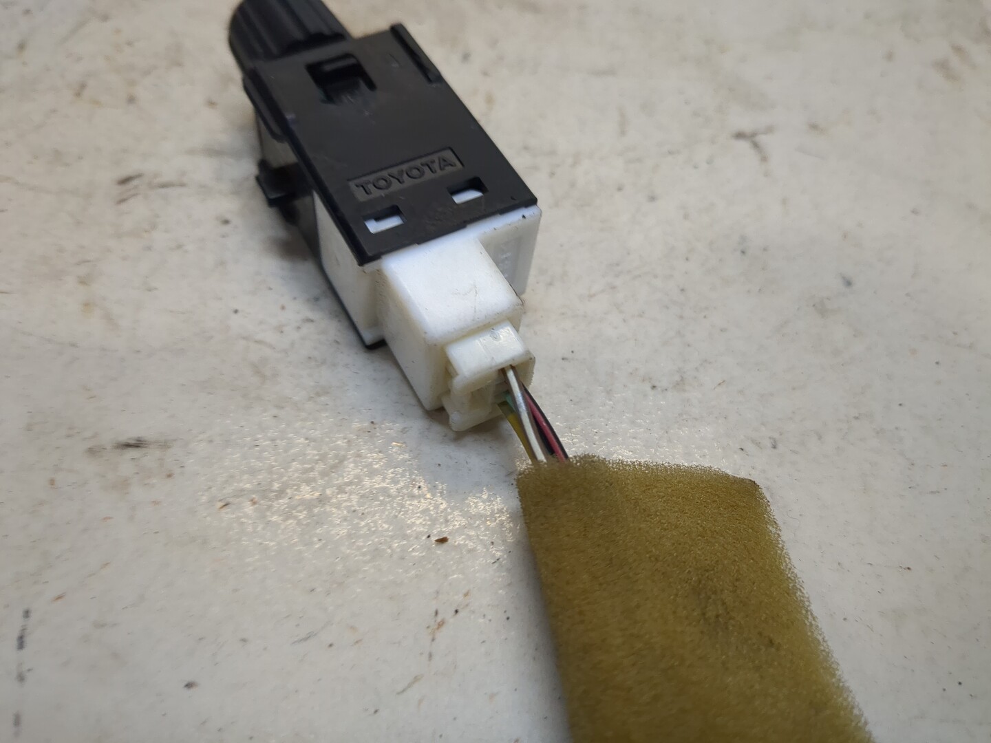 Кнопка корректора фар