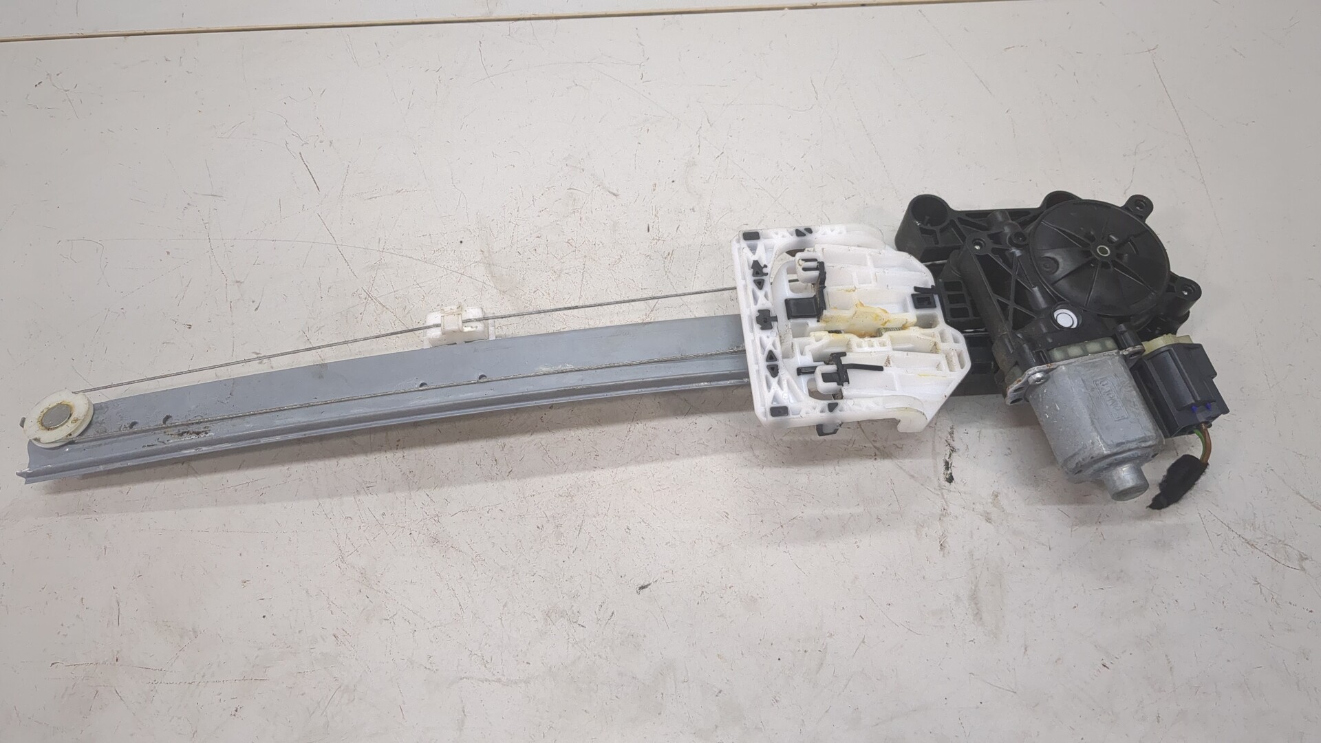 Стеклоподъемник электр. задний левый