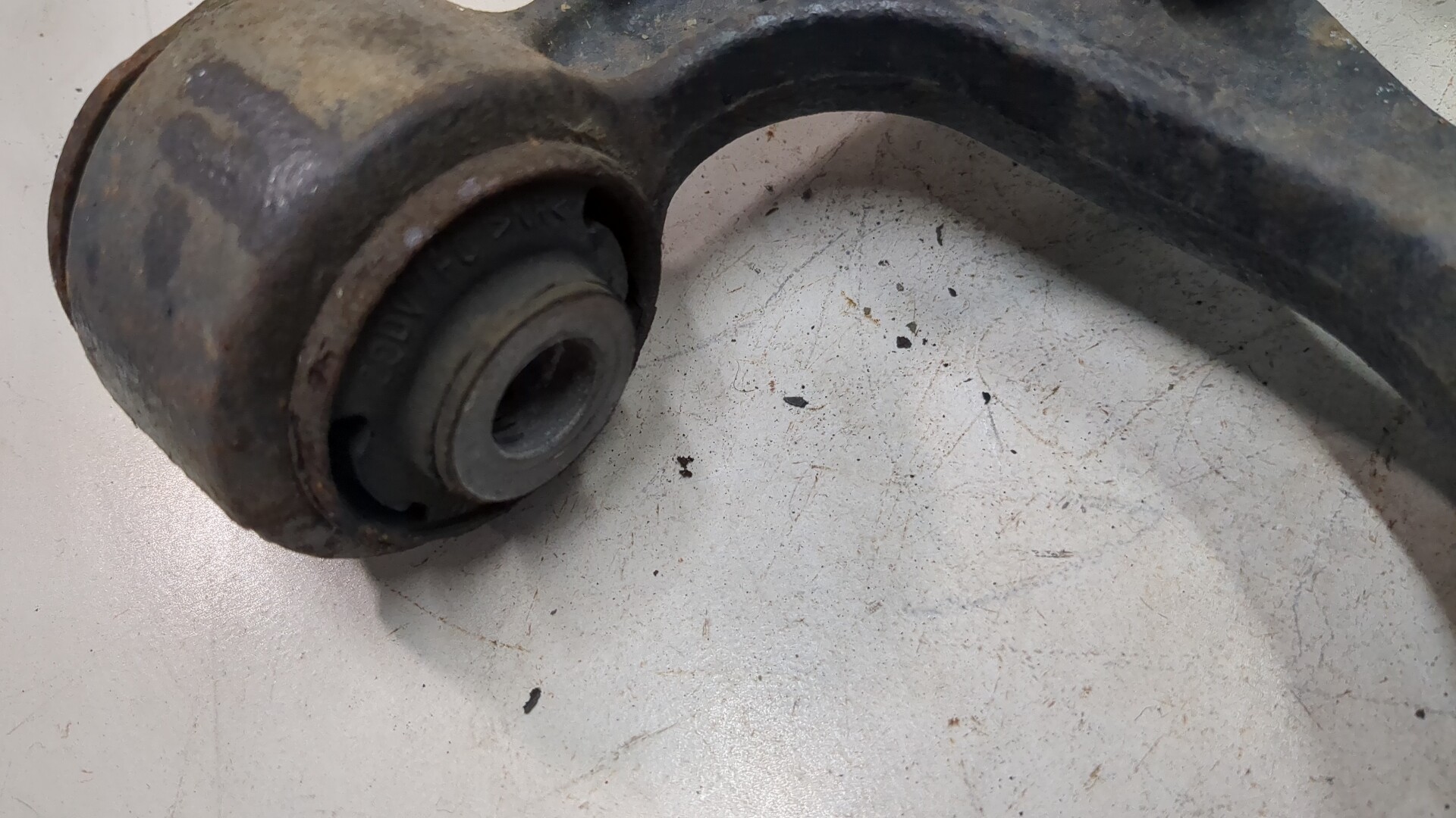 Рычаг задний левый