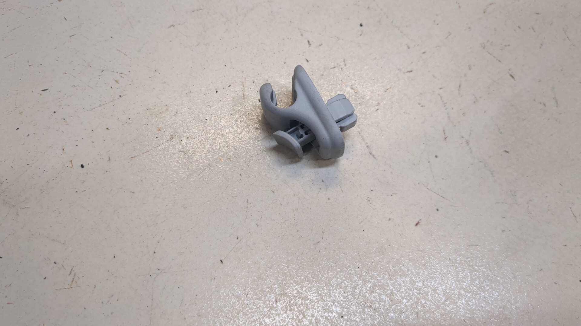 Кронштейн солнцезащитного козырька