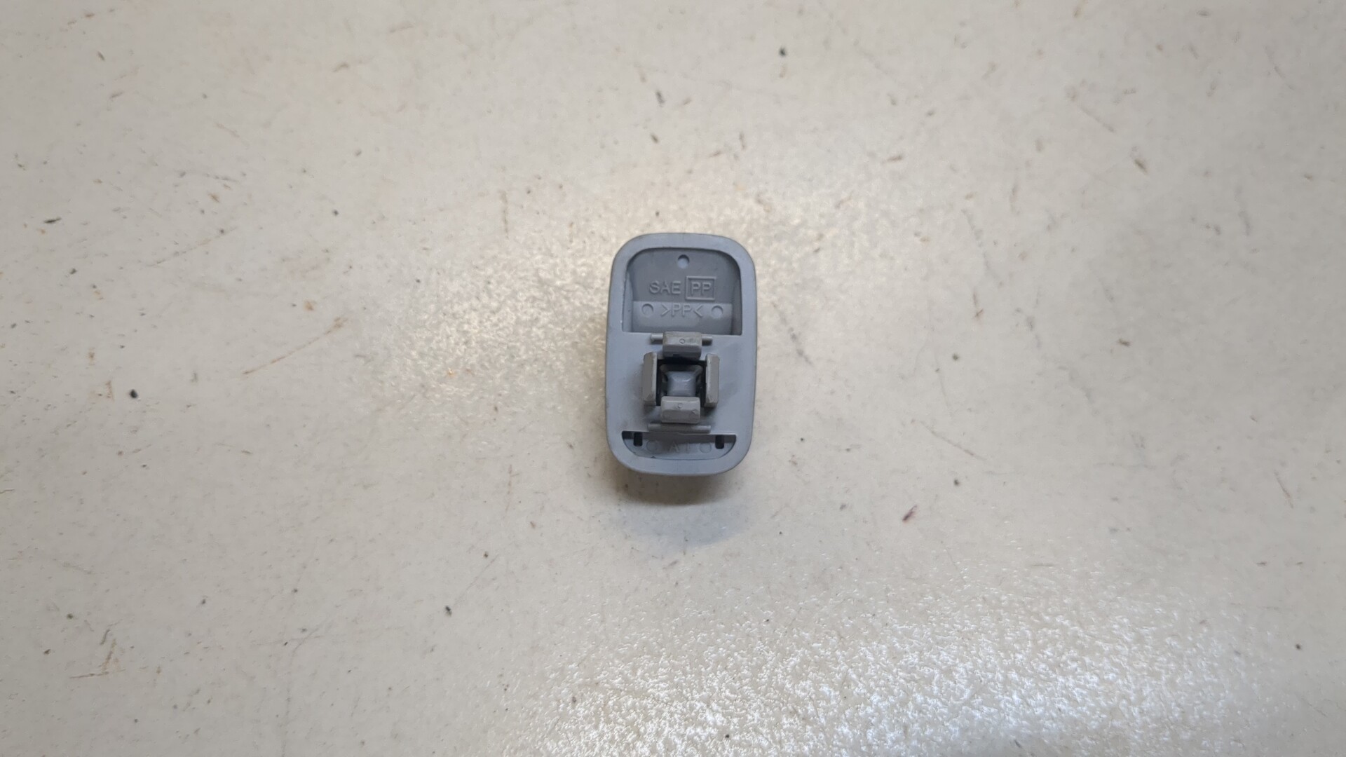 Кронштейн солнцезащитного козырька