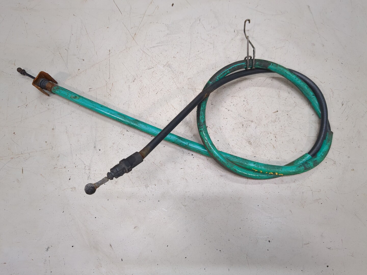 Трос стояночного тормоза