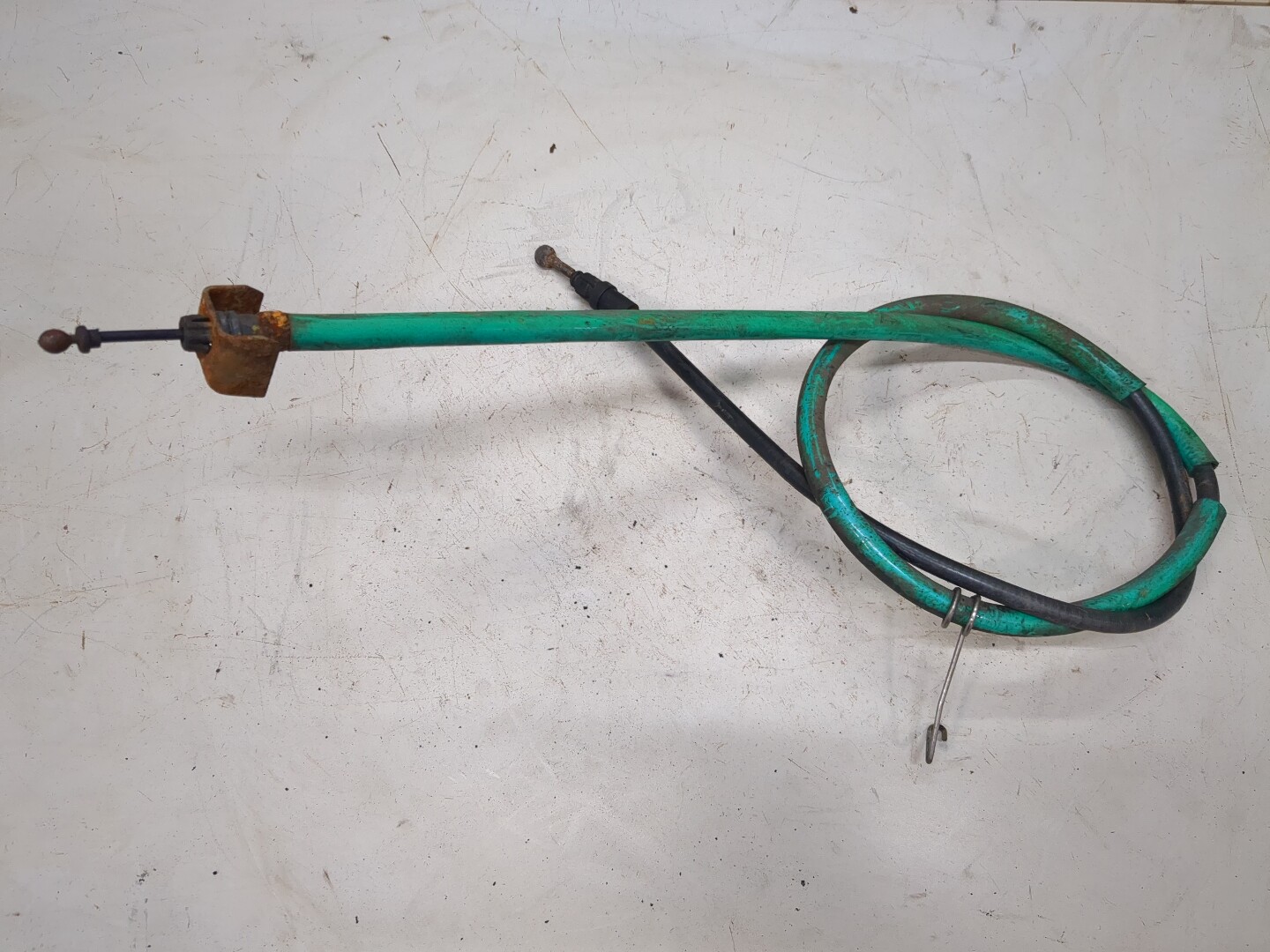 Трос стояночного тормоза