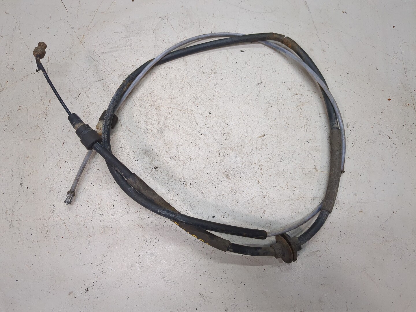 Трос стояночного тормоза