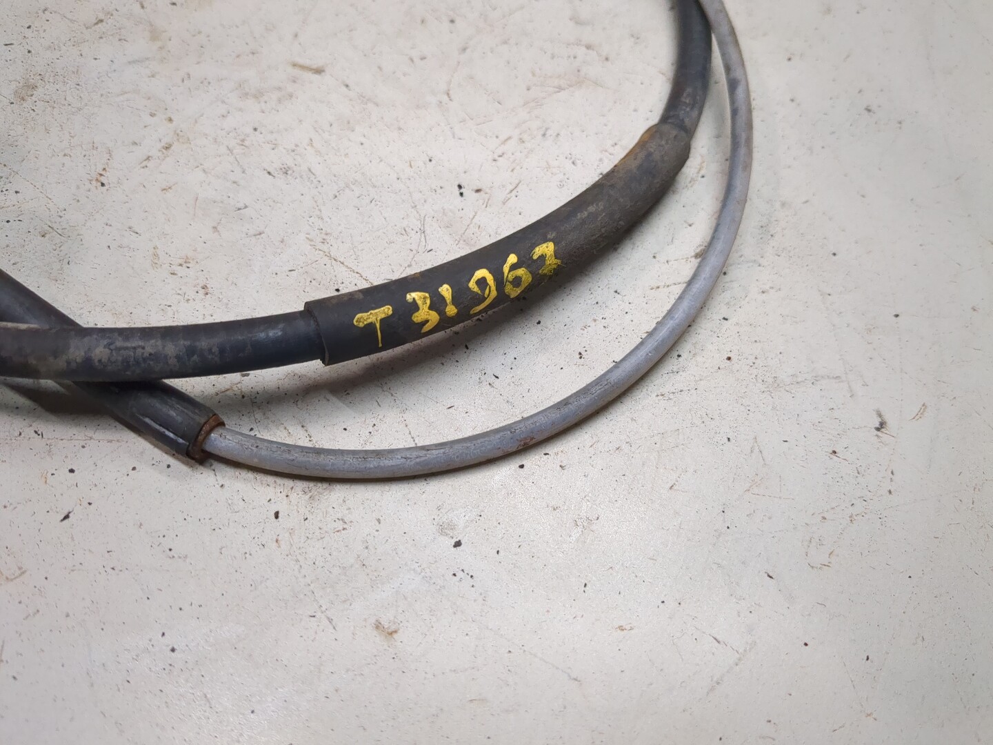 Трос стояночного тормоза