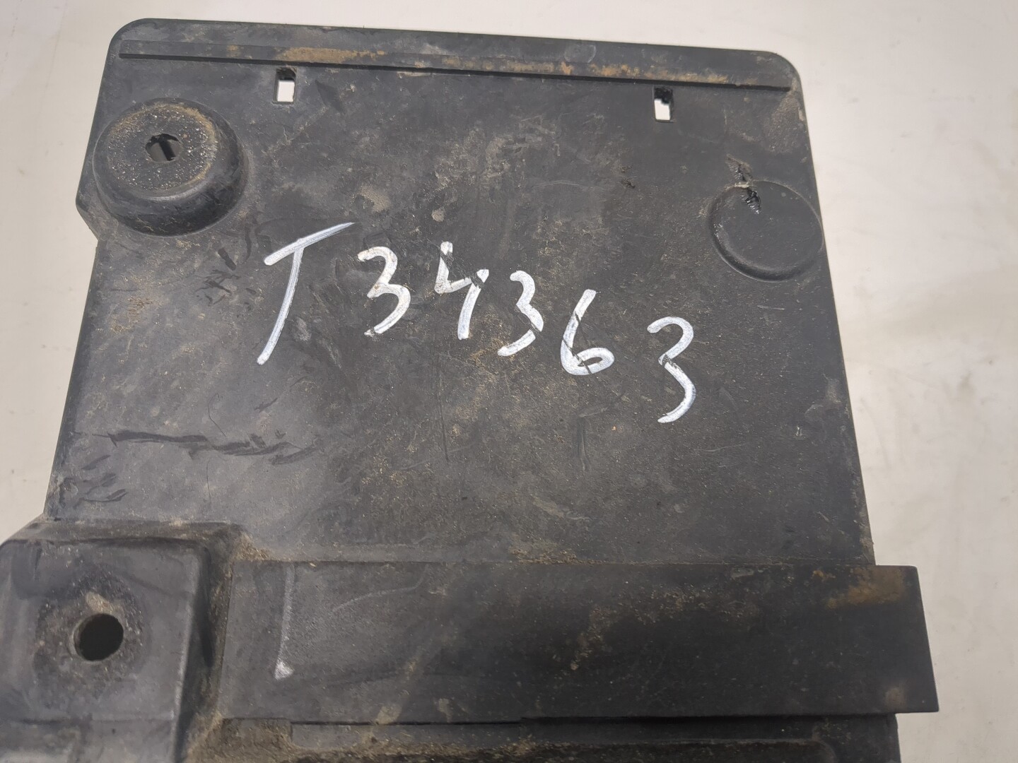 Площадка под аккумулятор (АКБ)