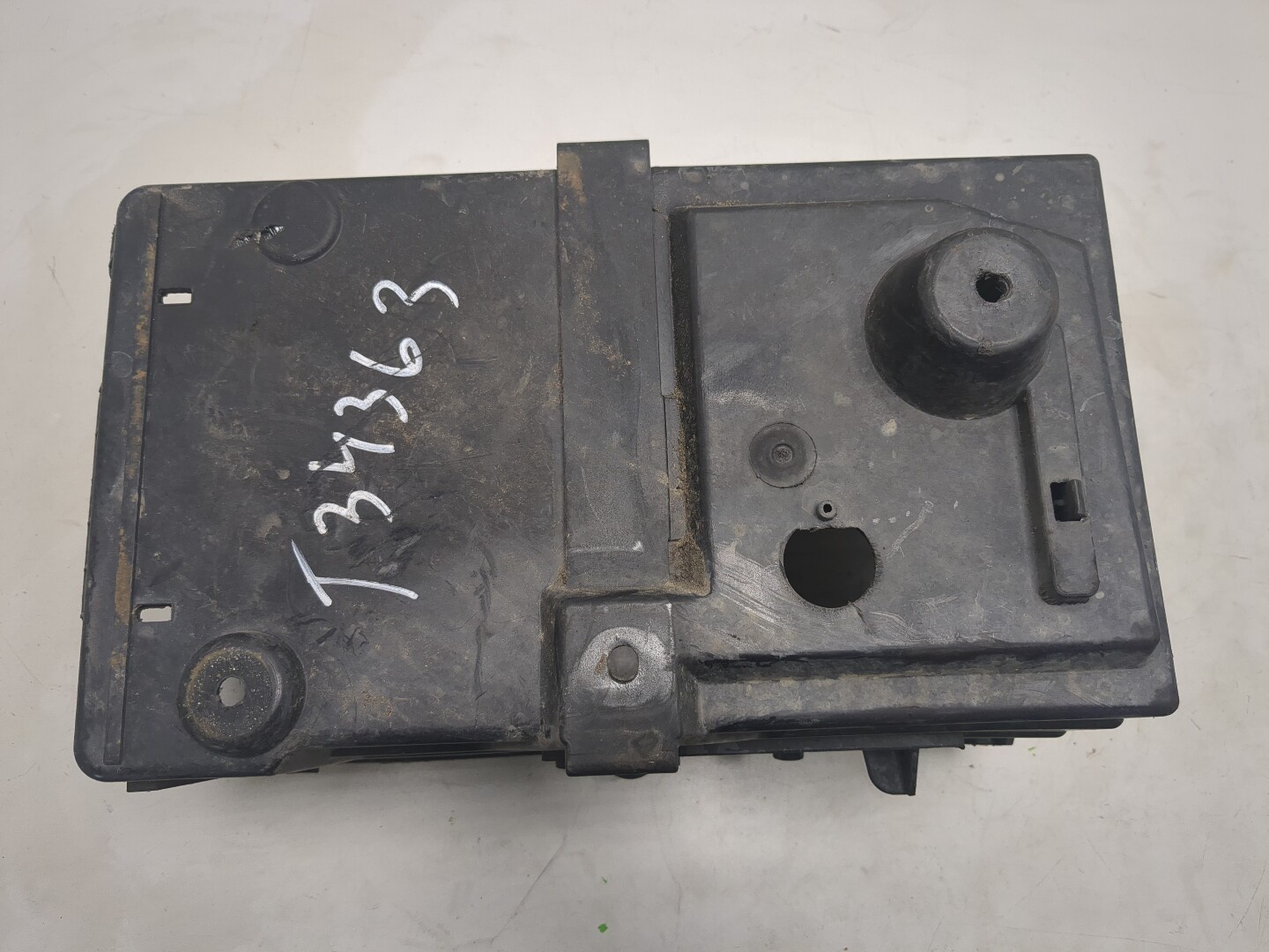 Площадка под аккумулятор (АКБ)