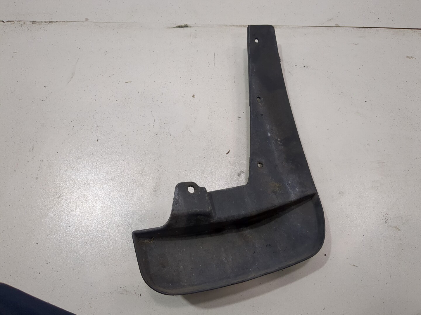 Брызговик задний левый