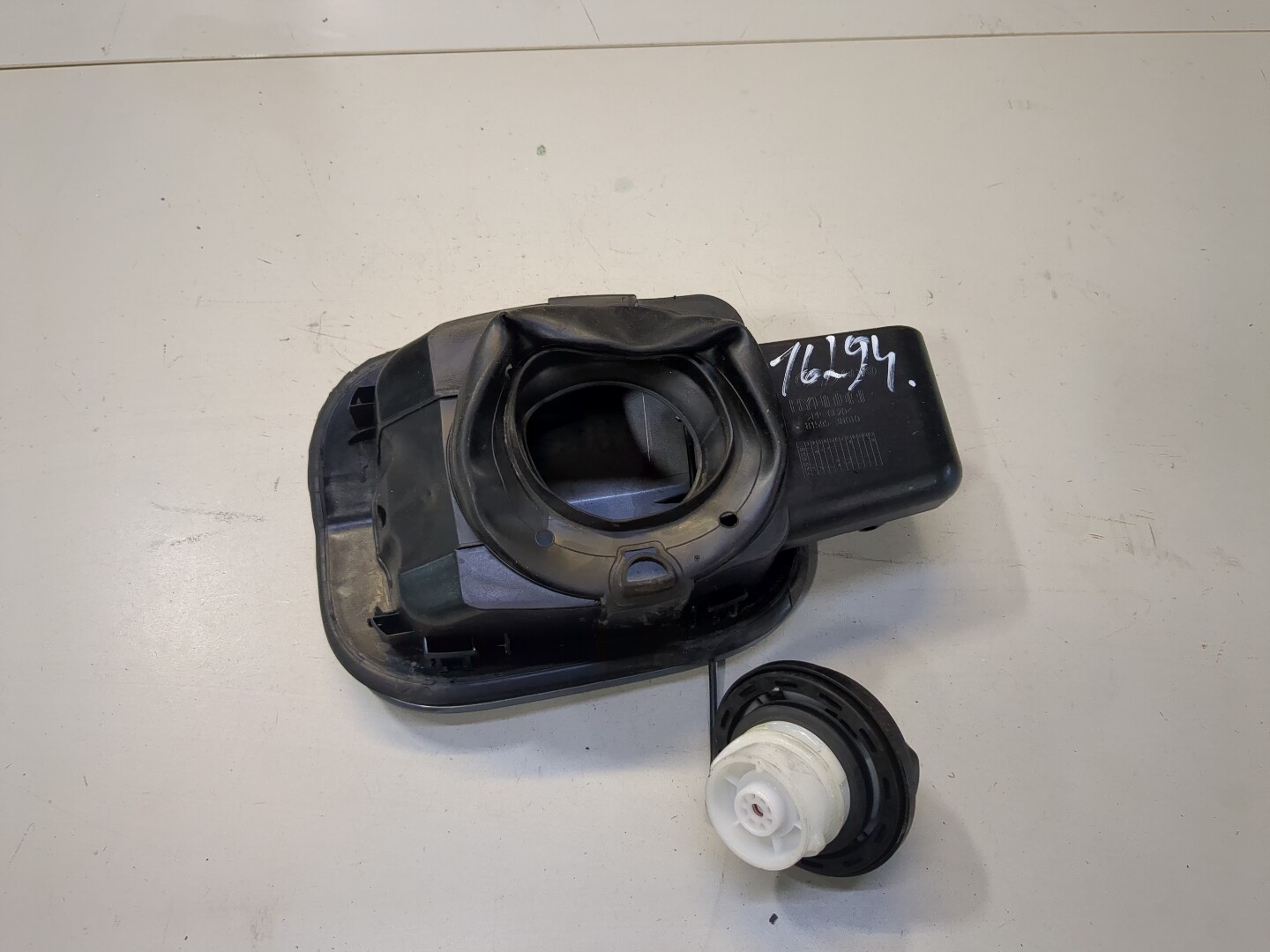 Лючок бензобака