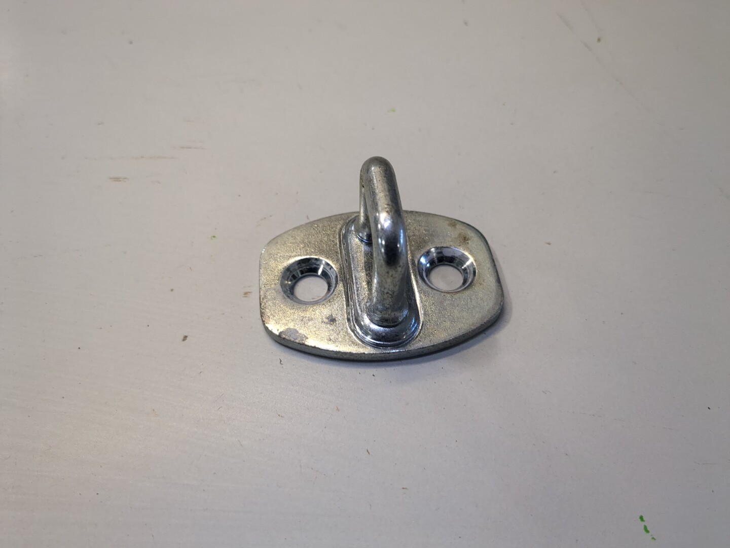 Петля двери передней