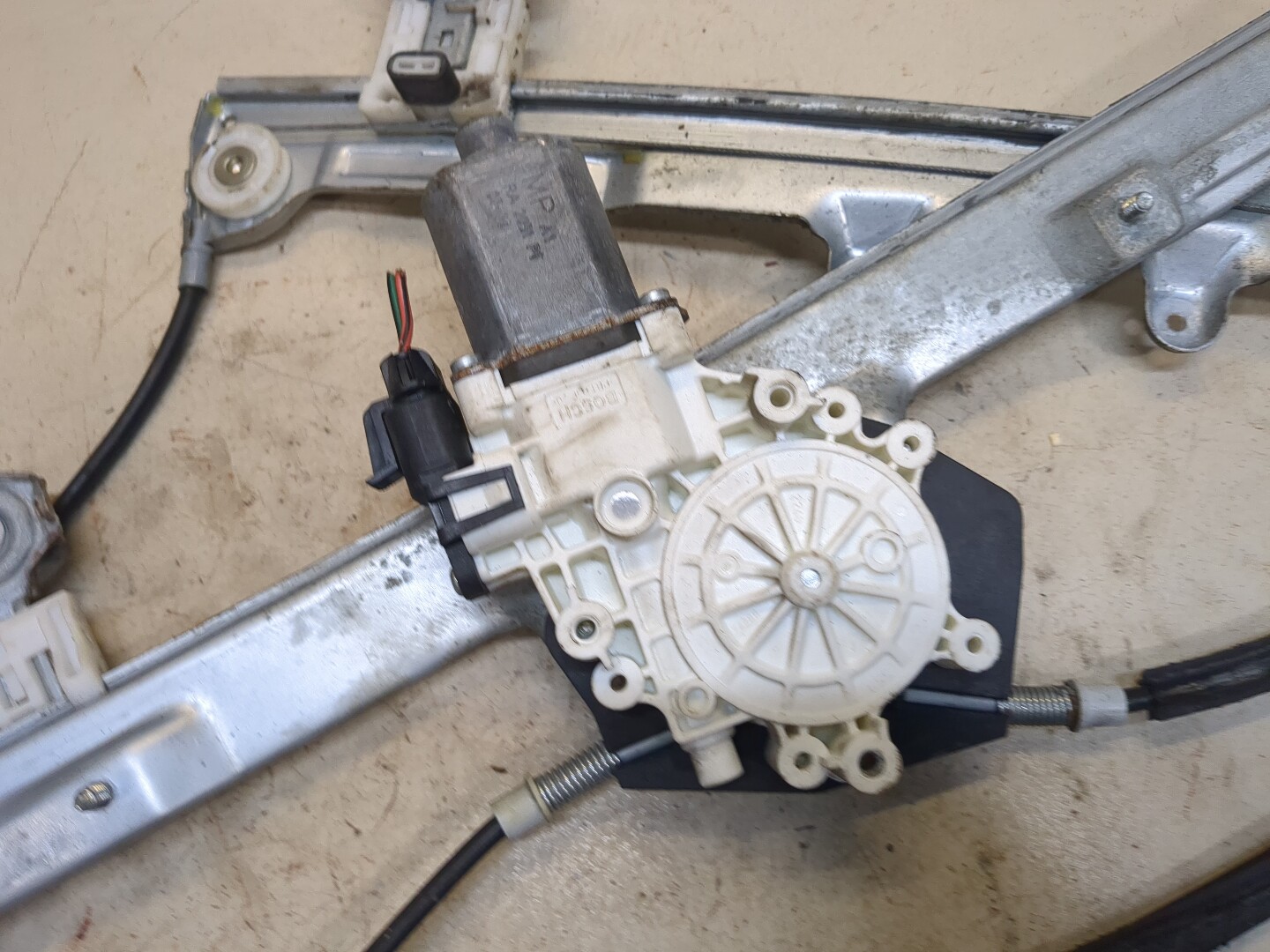 Стеклоподъемник электр. передний левый