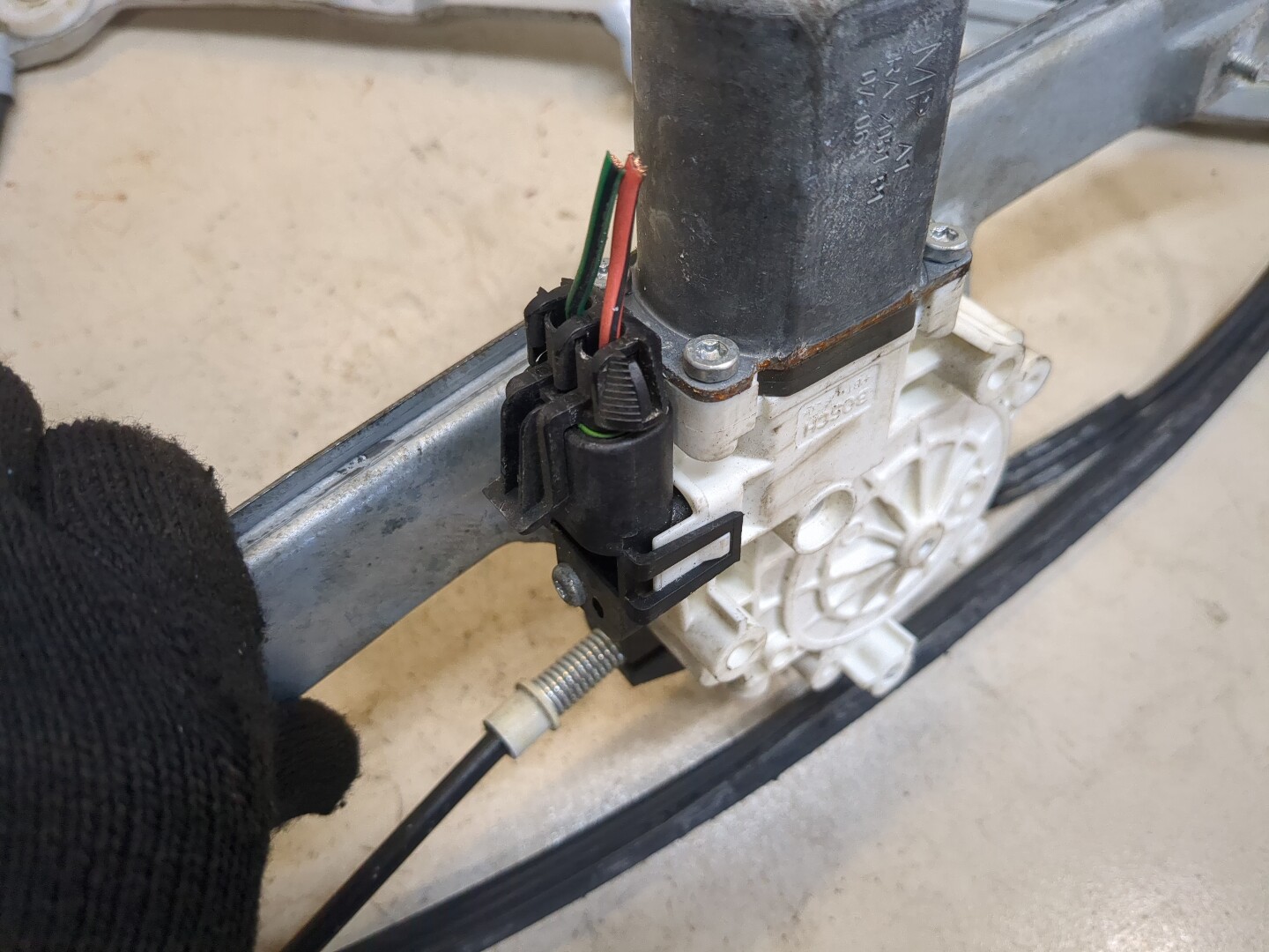 Стеклоподъемник электр. передний левый