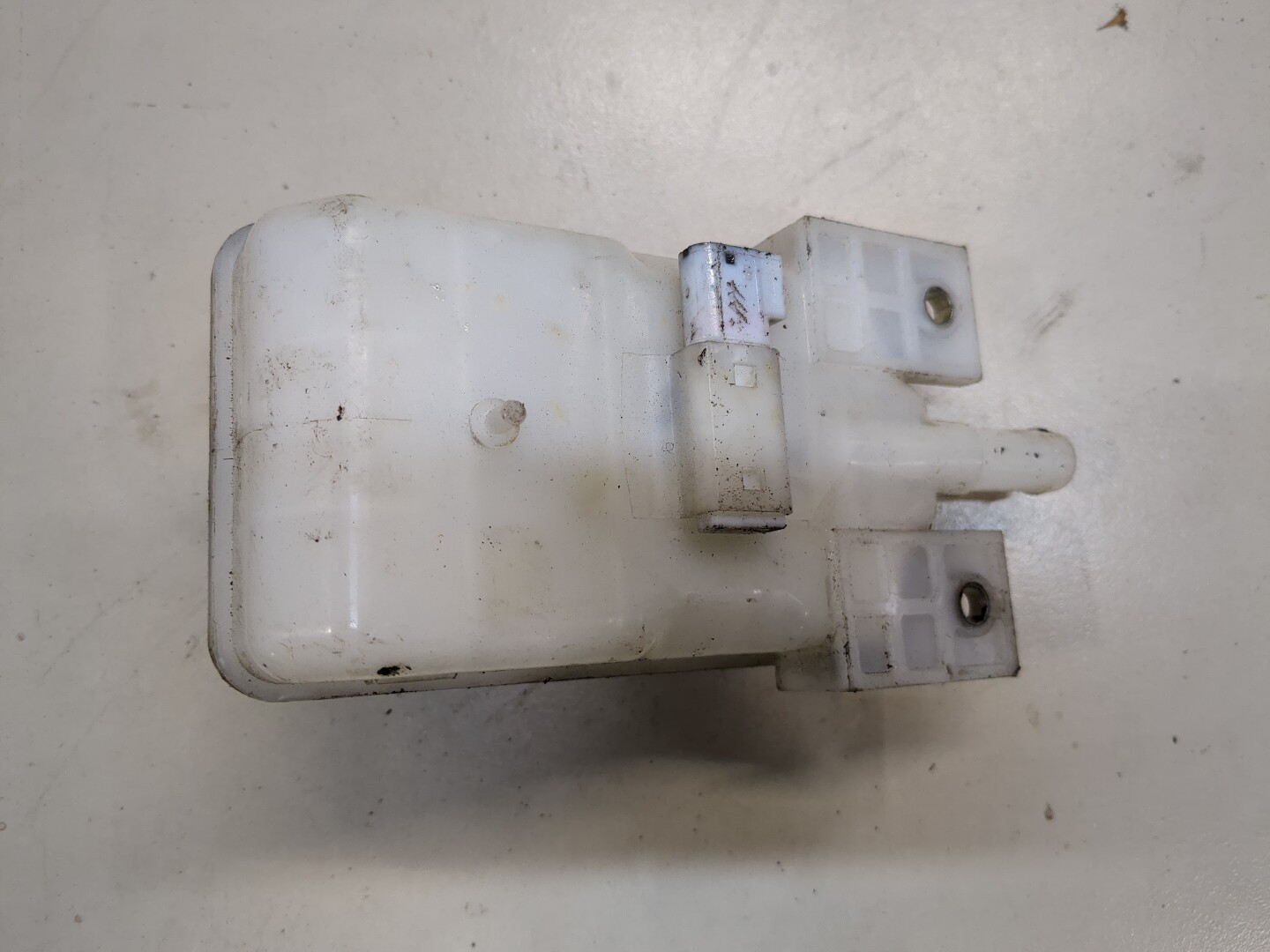 Бачок главного тормозного цилиндра