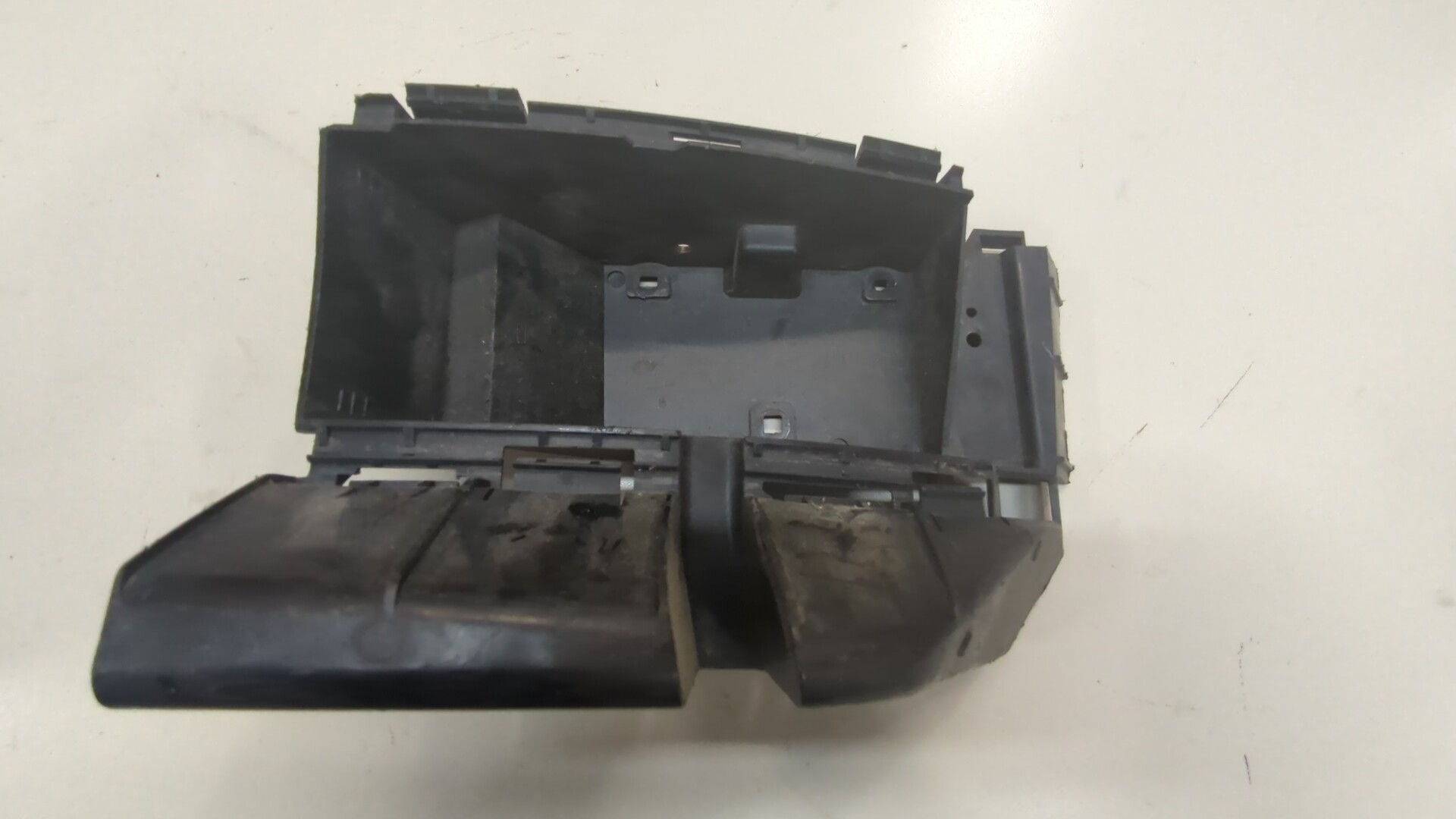 Кронштейн заднего бампера правый