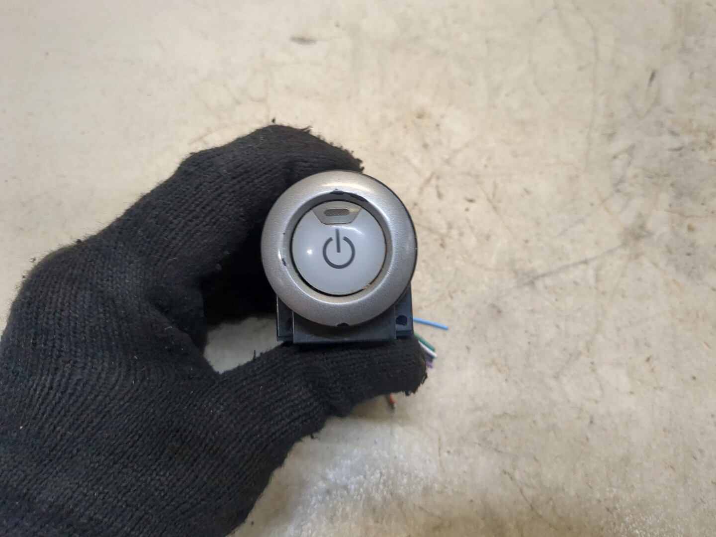 Кнопка запуска двигателя