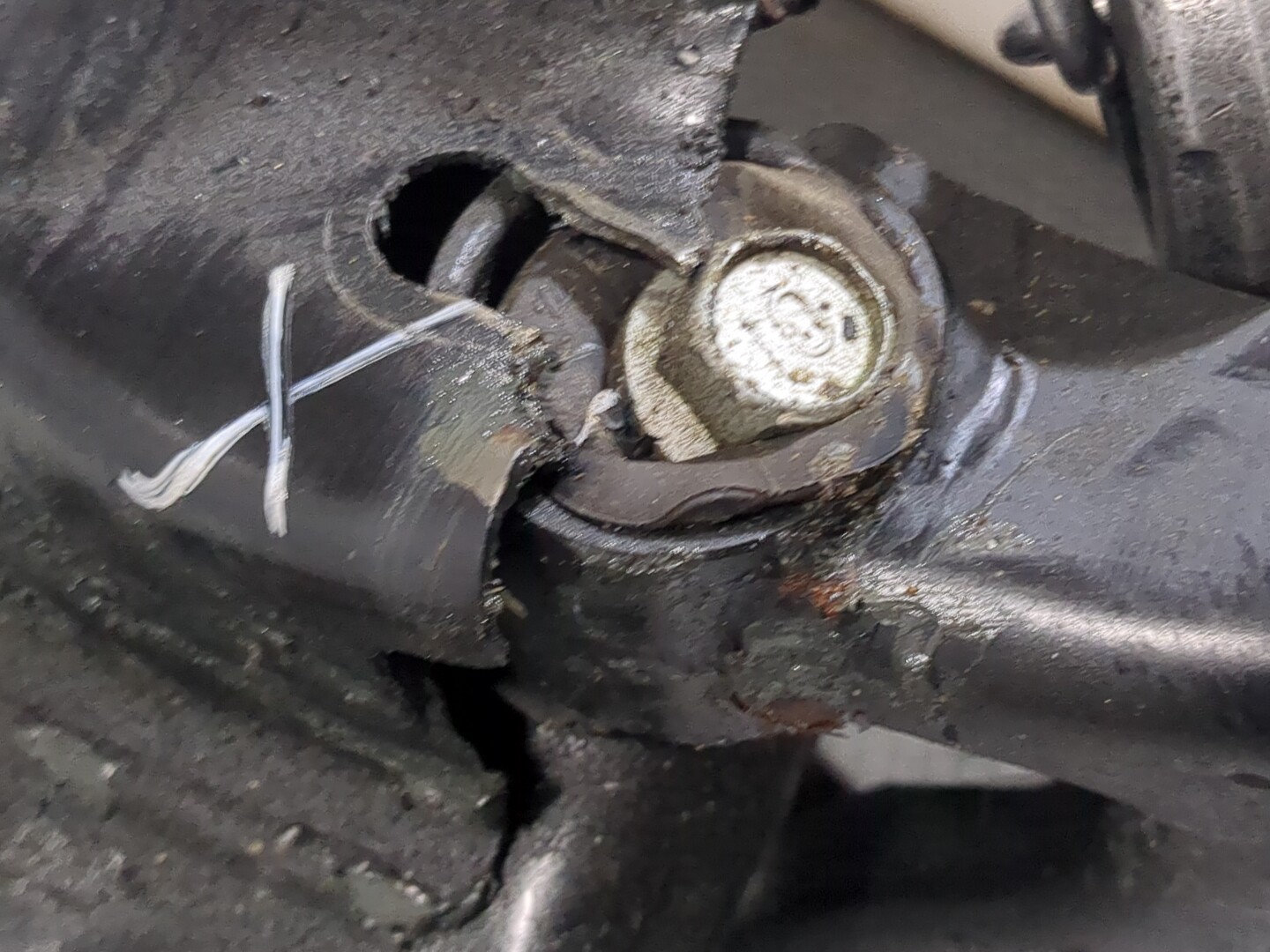 Балка подмоторная