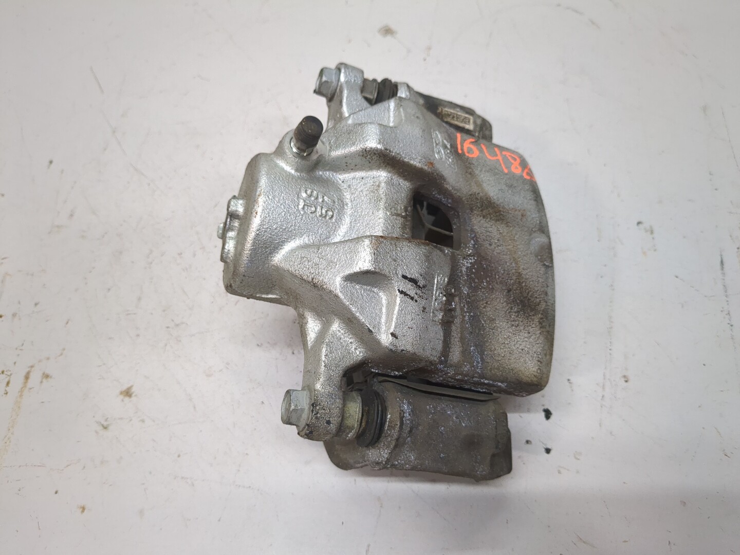 Суппорт передний левый