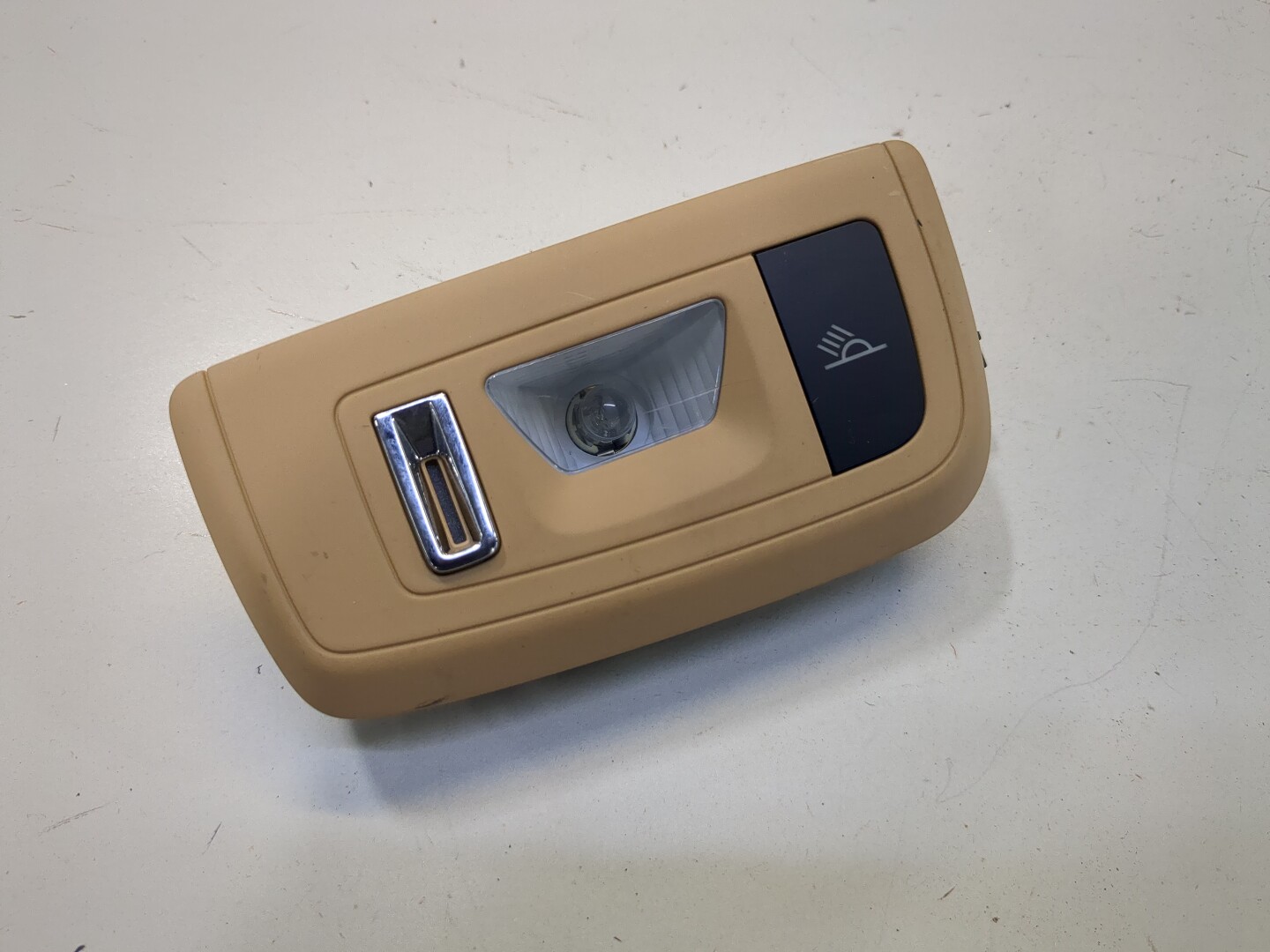 Плафон салонный