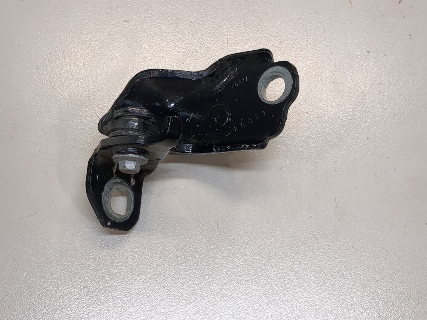 Петля двери