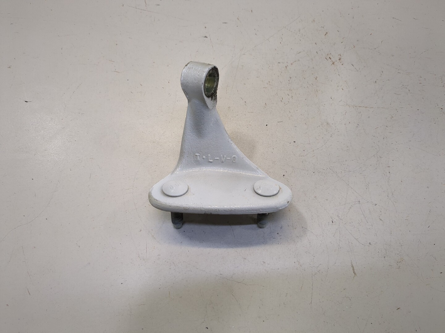 Петля двери