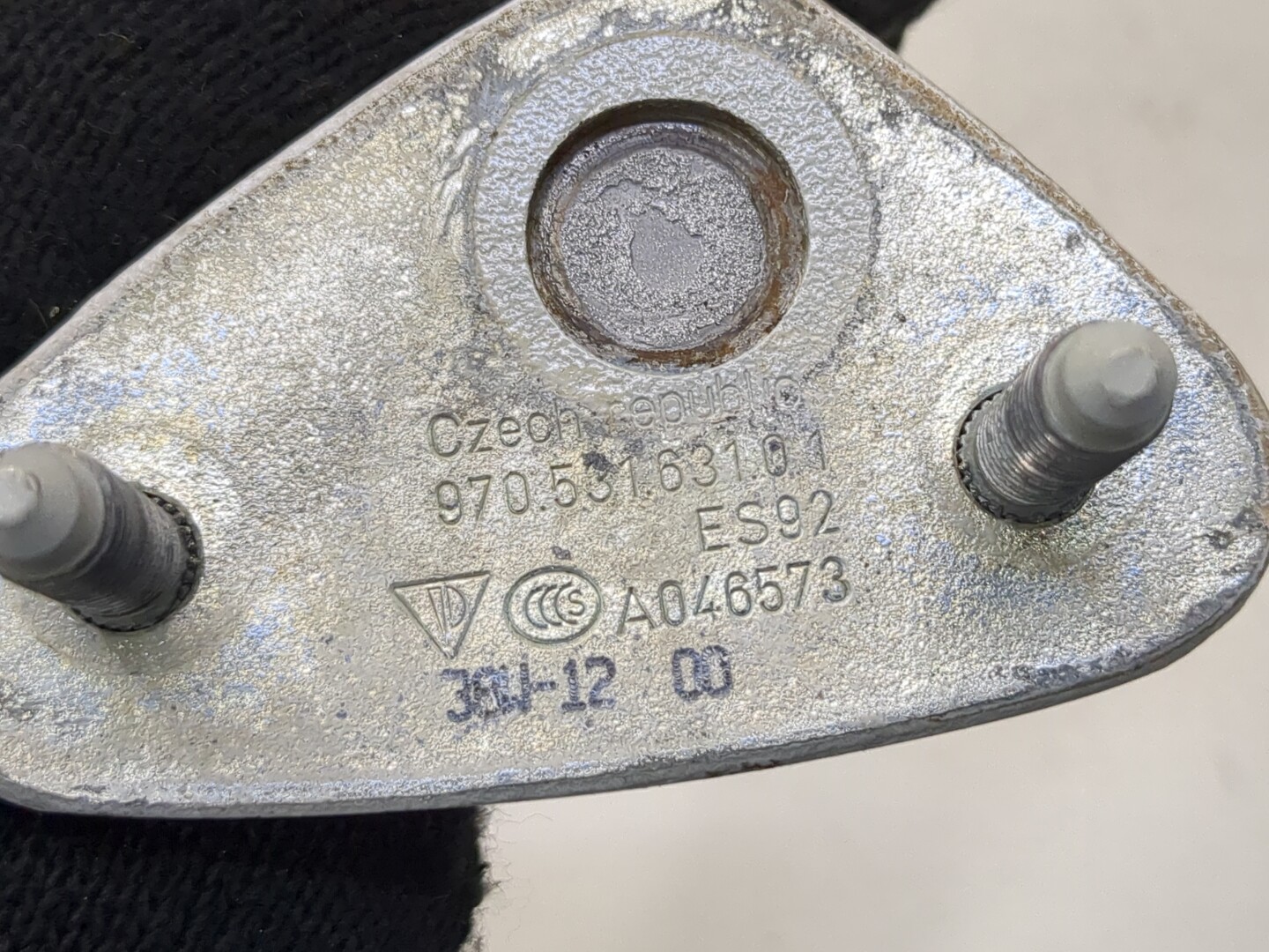 Петля двери