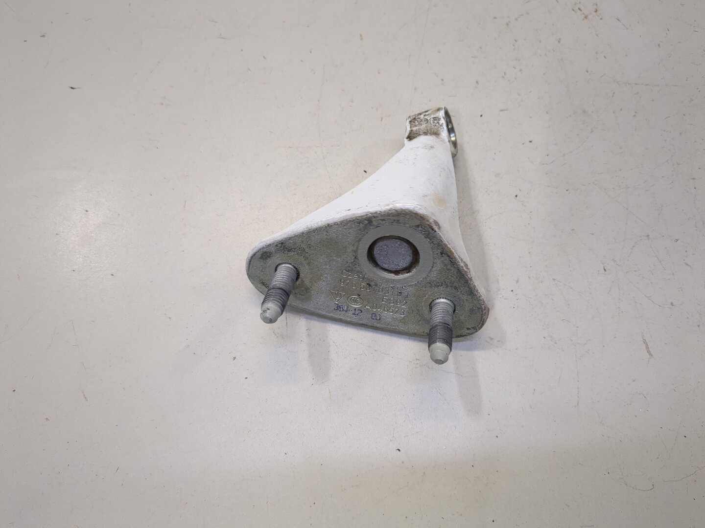 Петля двери