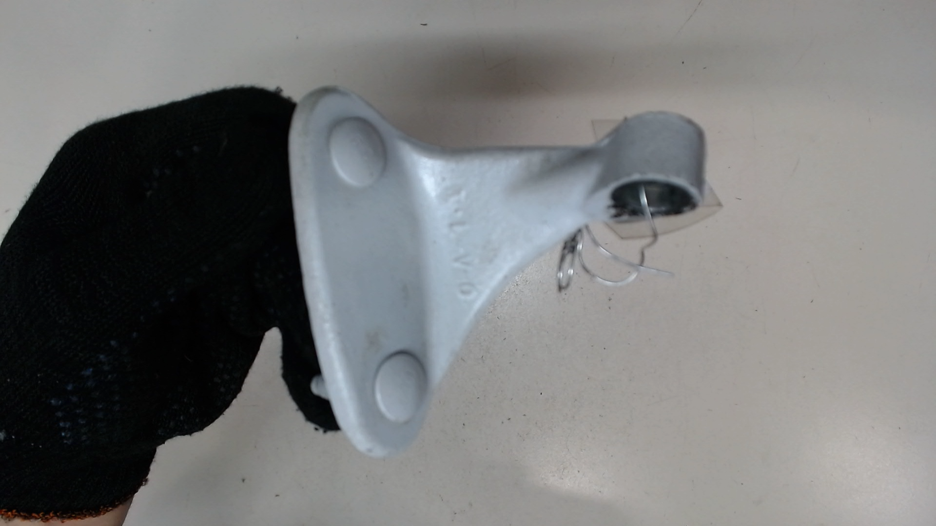 Петля двери