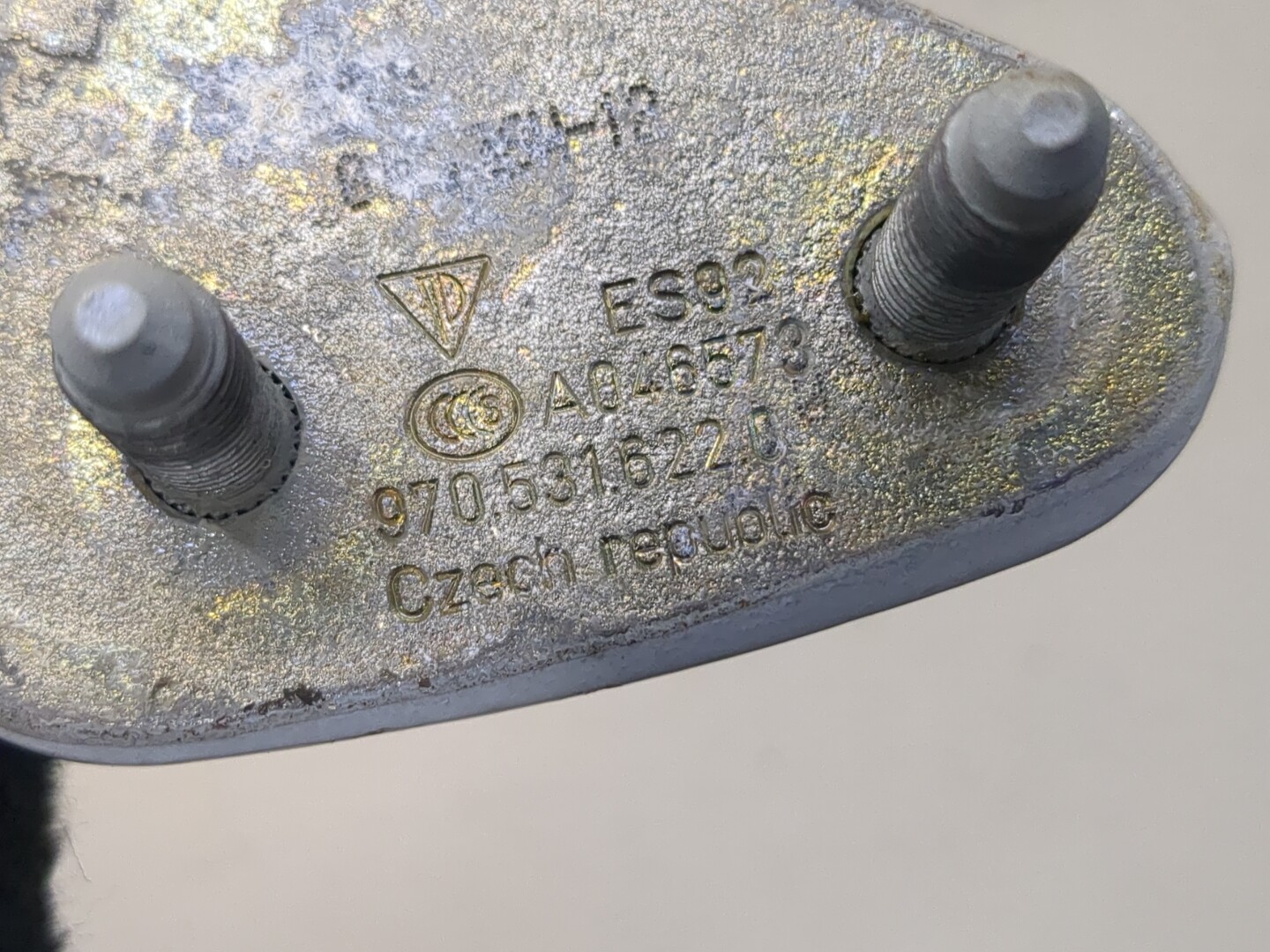 Петля двери