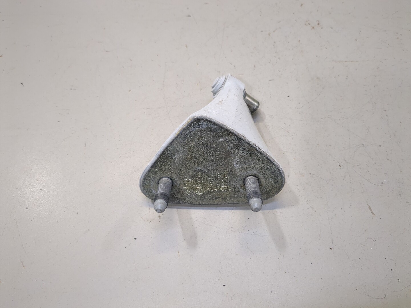 Петля двери