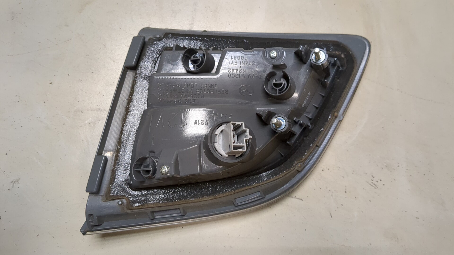 Фонарь задний внутренний левый