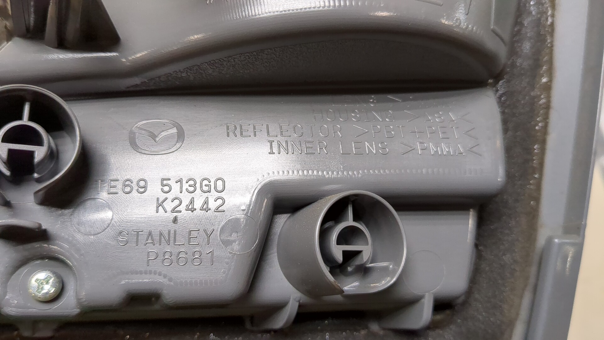 Фонарь задний внутренний левый