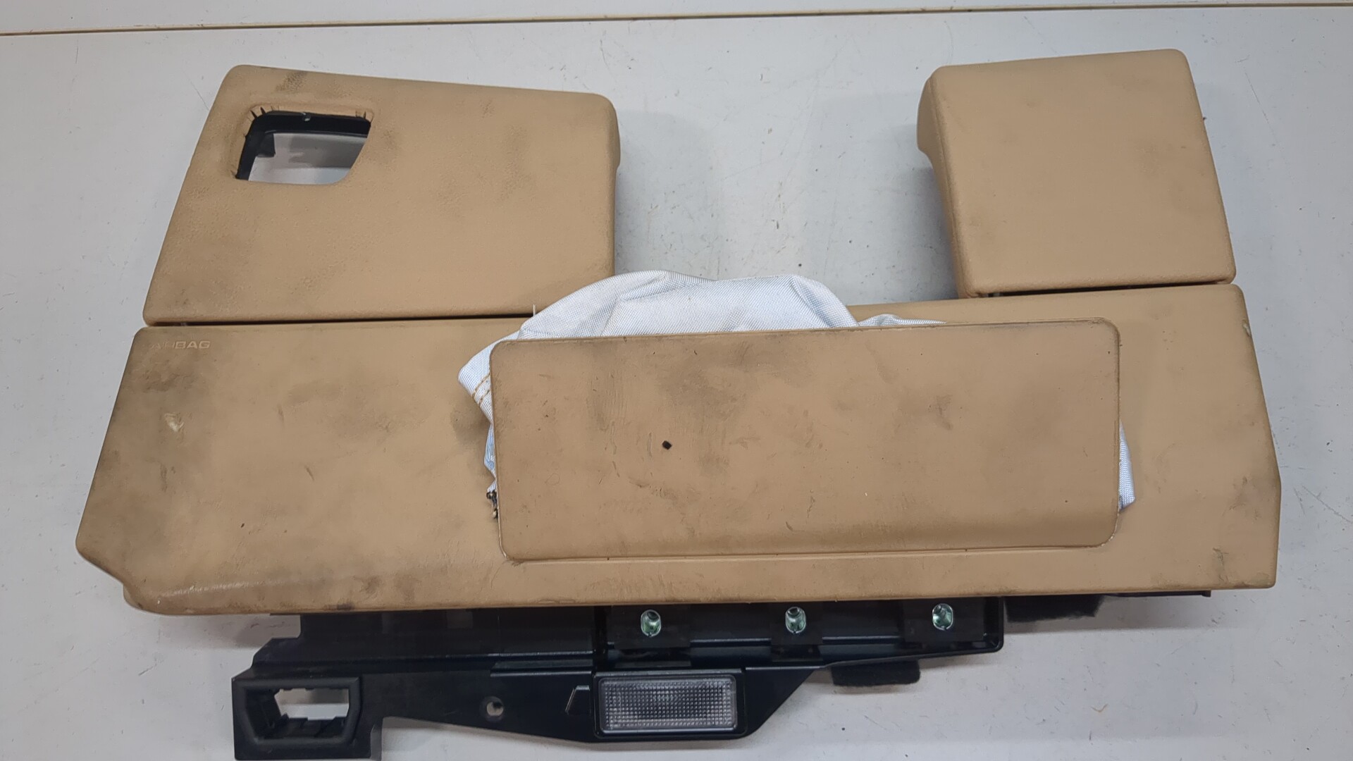 Подушка безопасности нижняя (для колен)