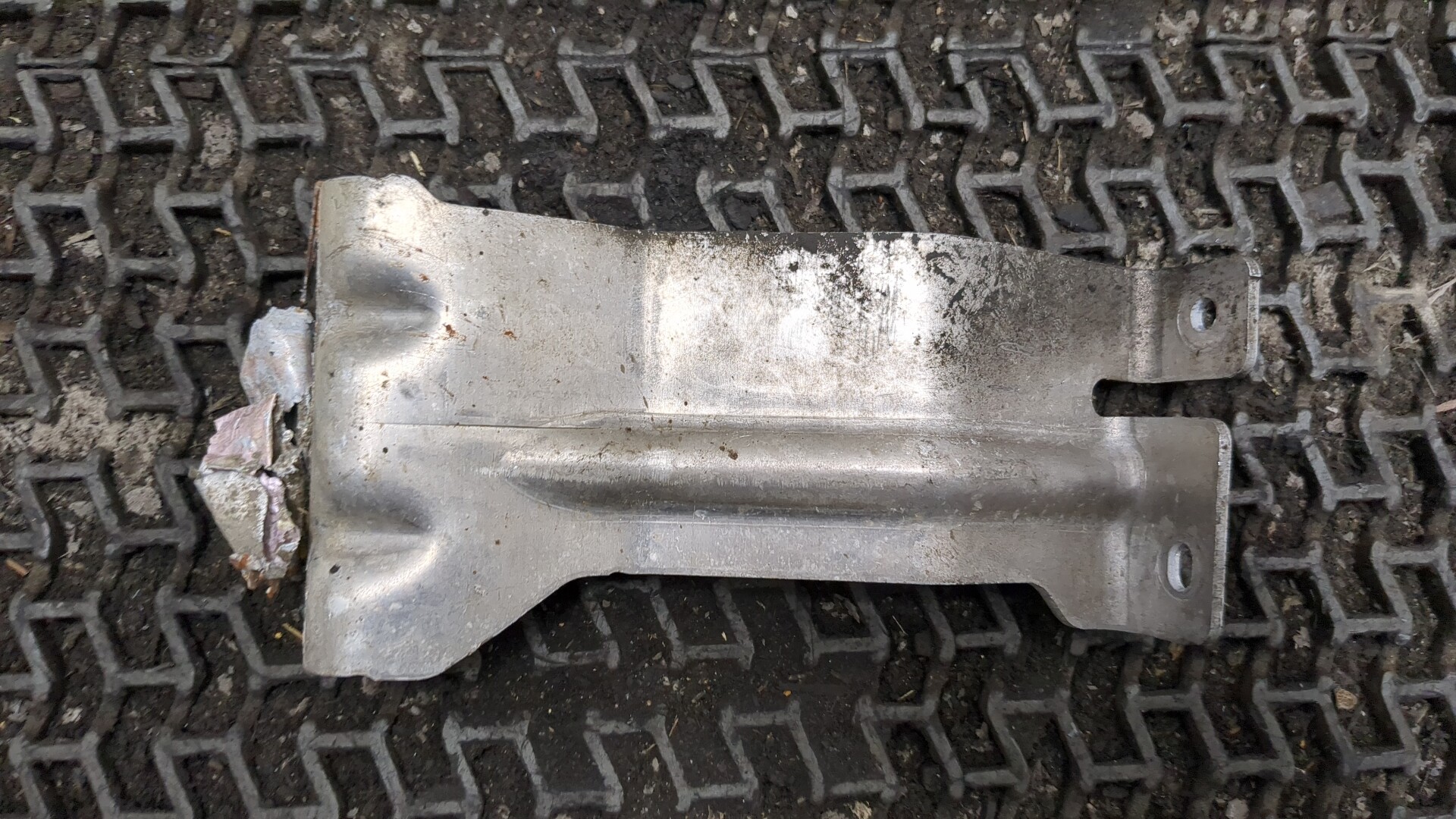 Лента крепления бензобака