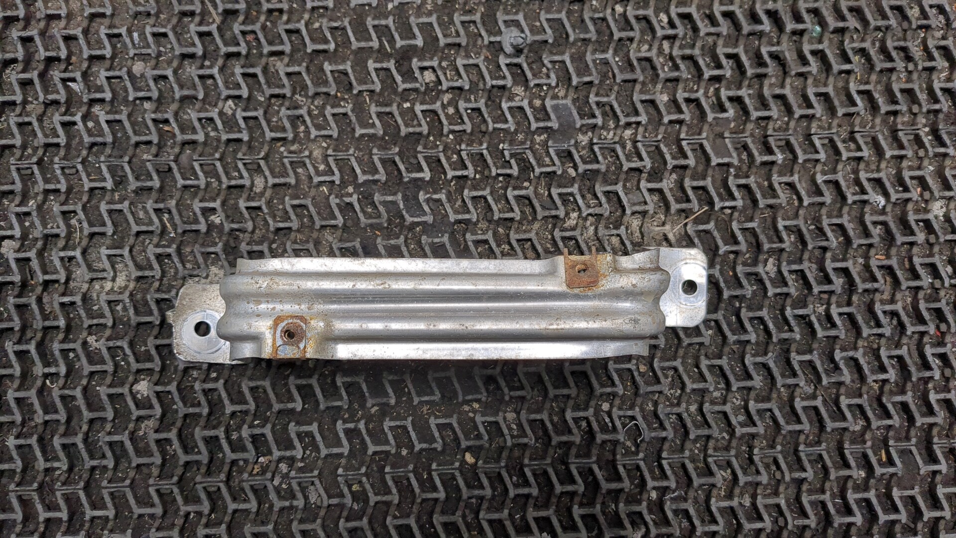 Лента крепления бензобака