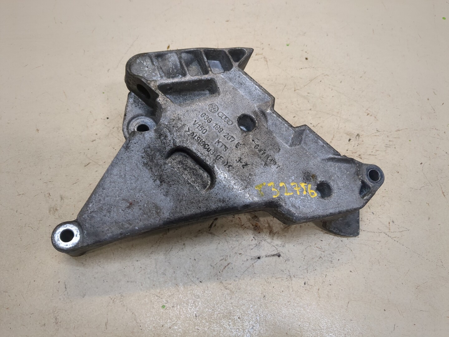 Кронштейн двигателя