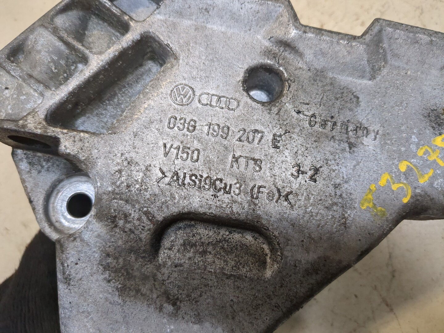 Кронштейн двигателя