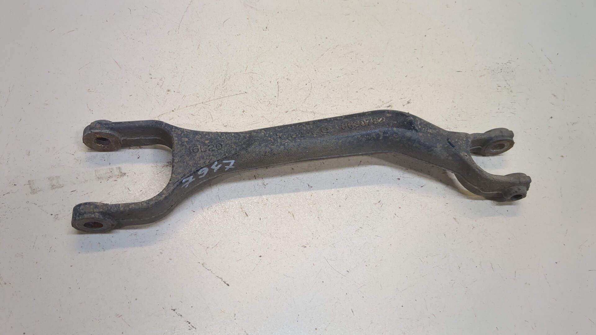 Рычаг задний левый