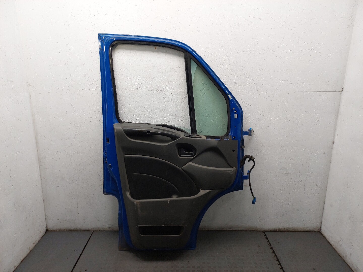 Дверь передняя левая
