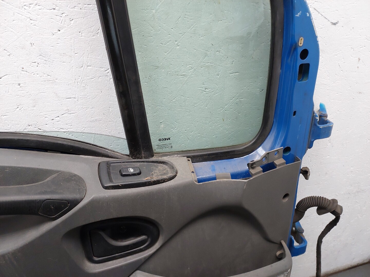 Дверь передняя левая