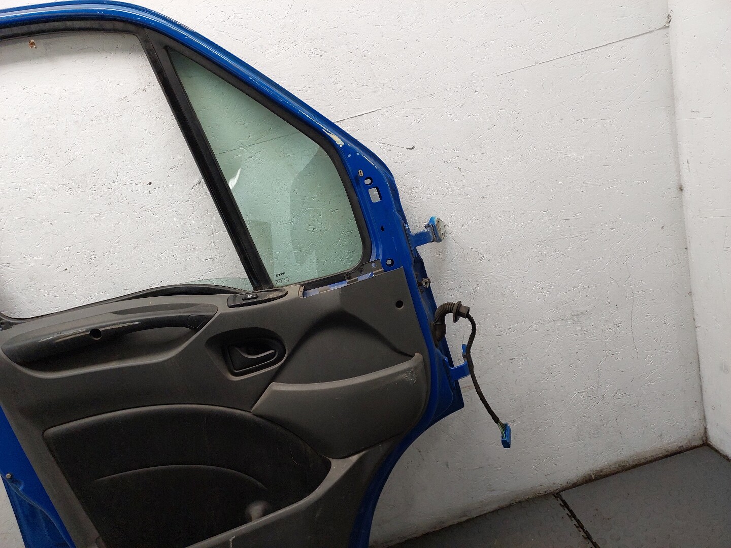 Дверь передняя левая