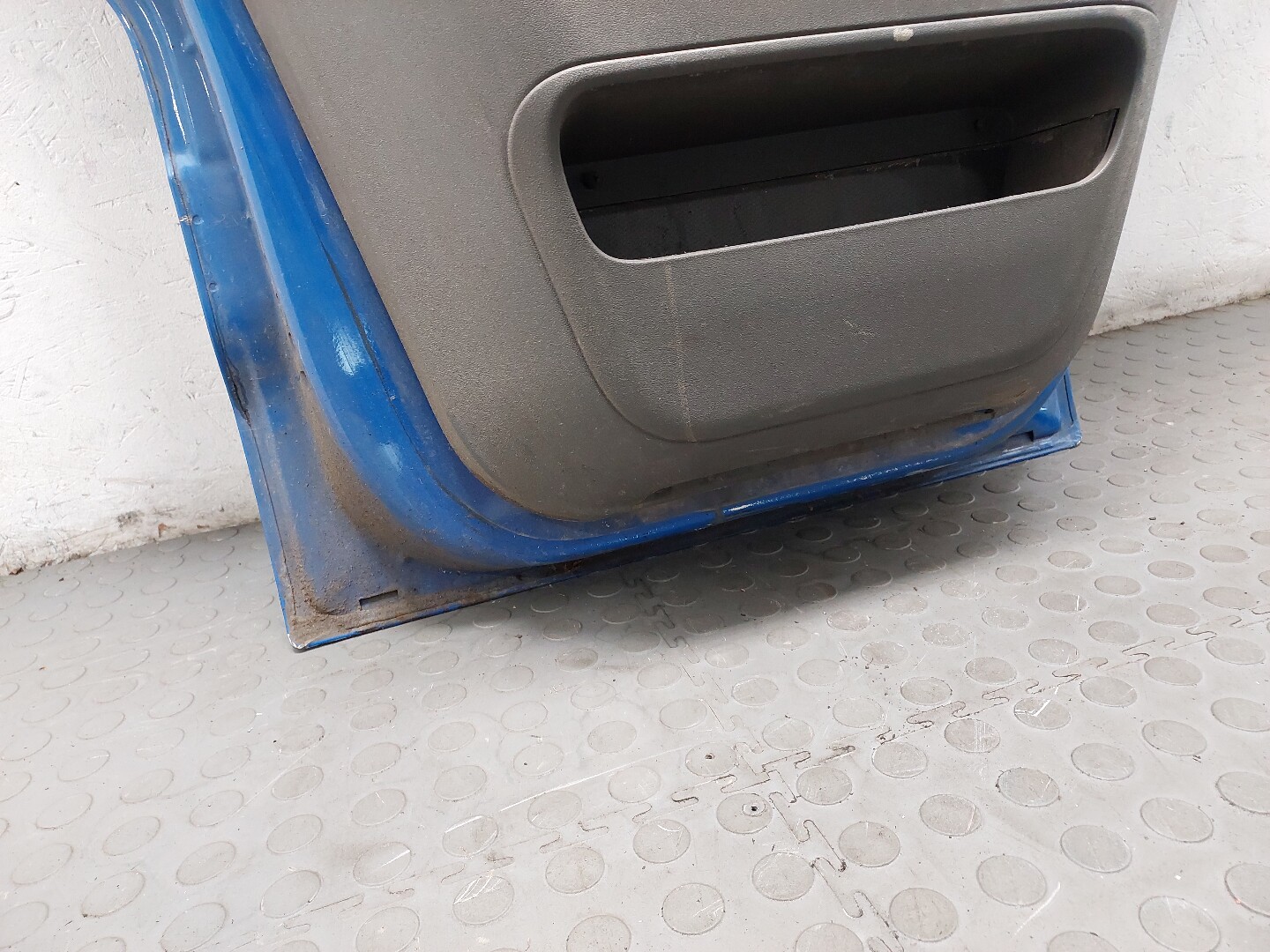 Дверь передняя левая