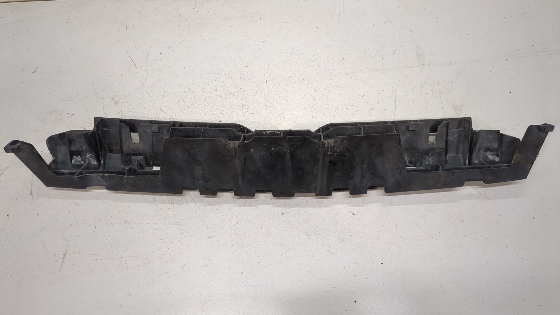 Кронштейн переднего бампера